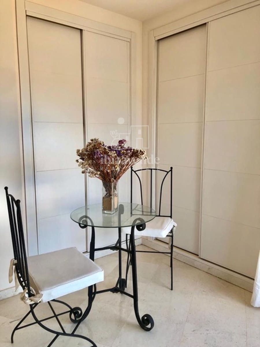 Appartement de 1 chambre à louer à Cala Gracio avec piscine garage - 3 000 € (Ref: 8946868)