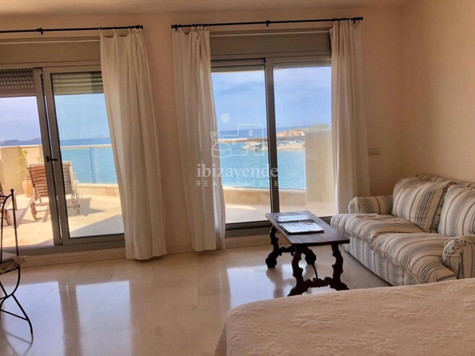 Appartement de 1 chambre à louer à Cala Gracio avec piscine garage - 3 000 € (Ref: 8946868)