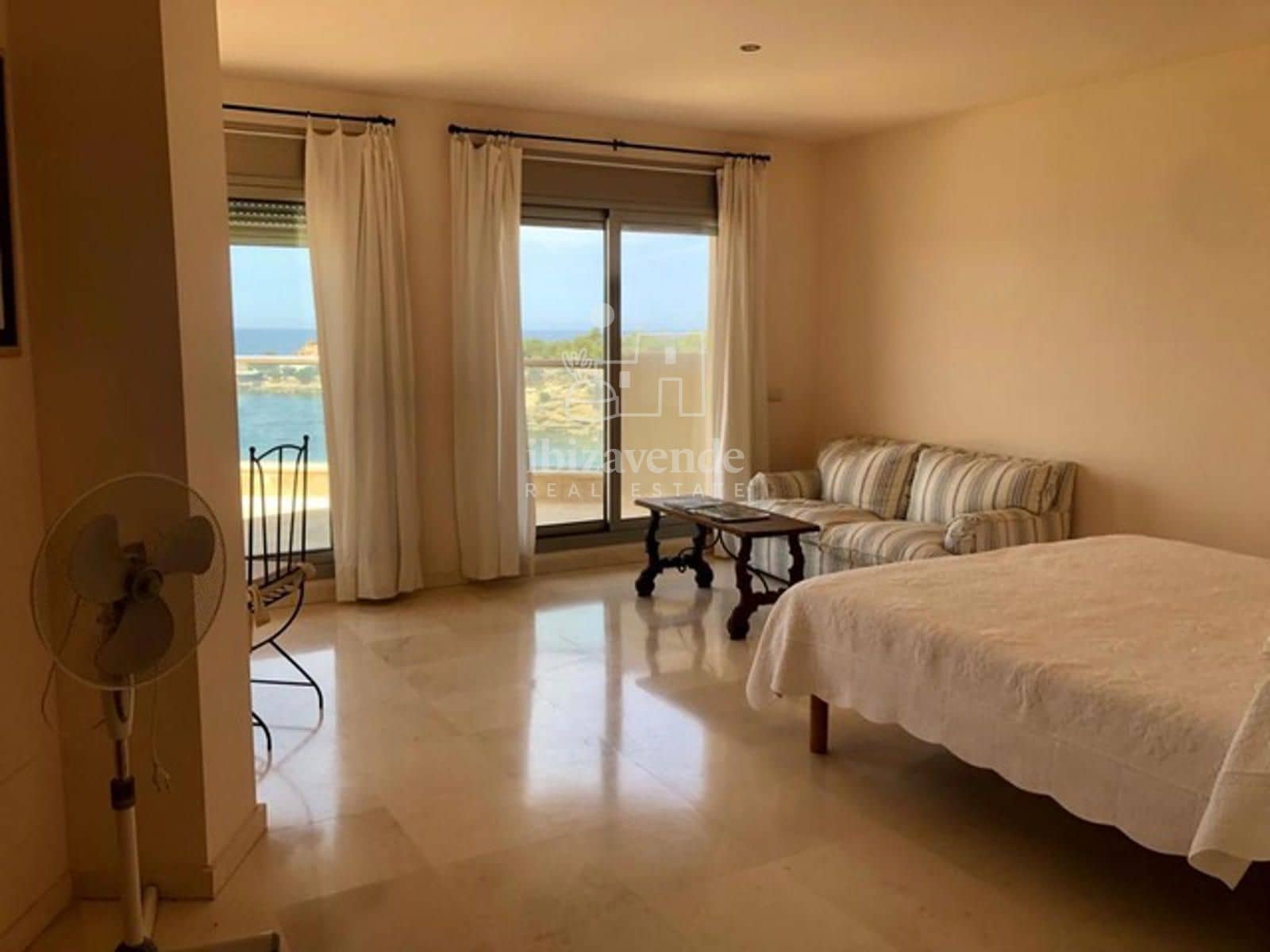 Appartement de 1 chambre à louer à Cala Gracio avec piscine garage - 3 000 € (Ref: 8946868)