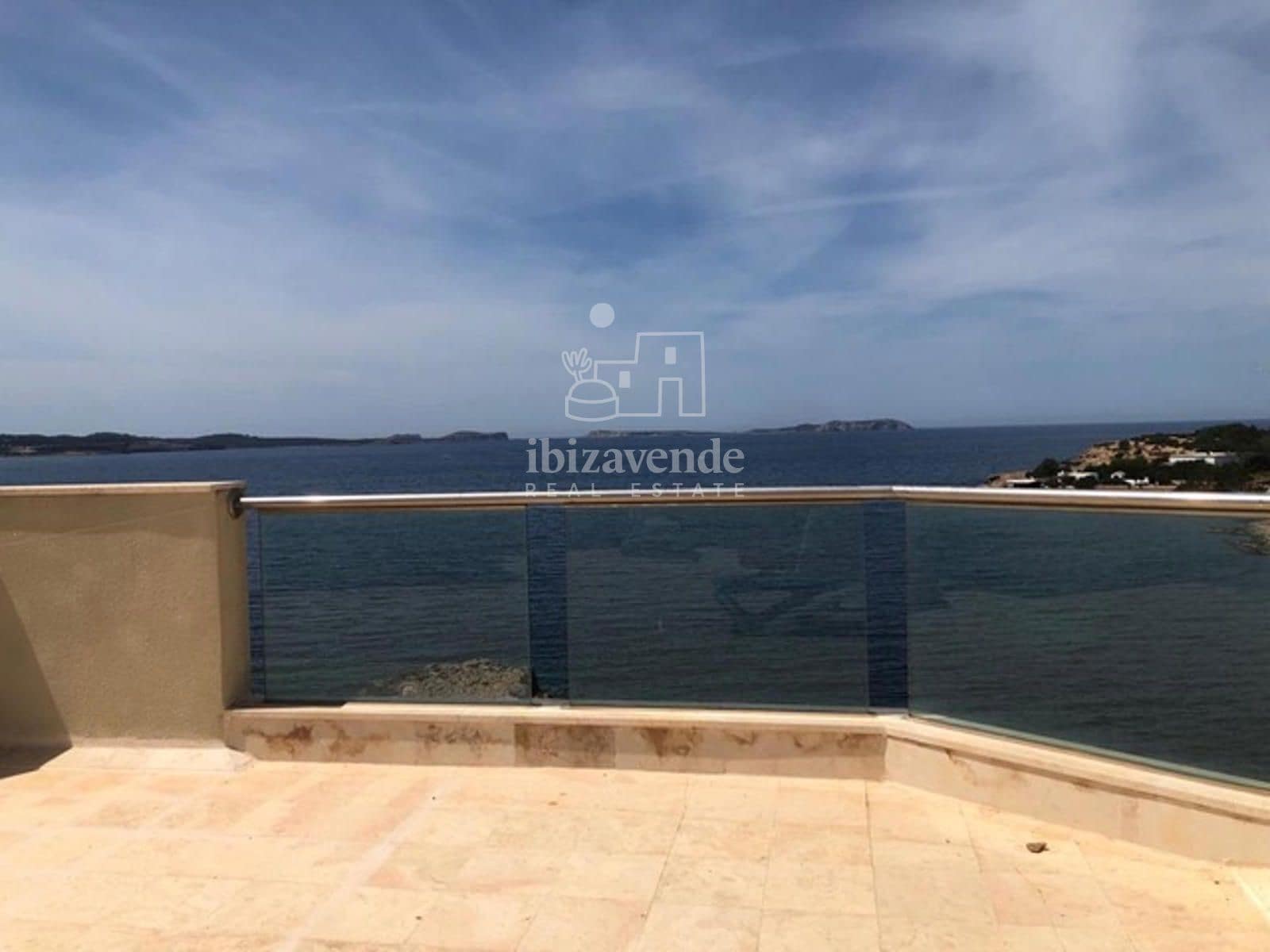 Appartement de 1 chambre à louer à Cala Gracio avec piscine garage - 3 000 € (Ref: 8946868)