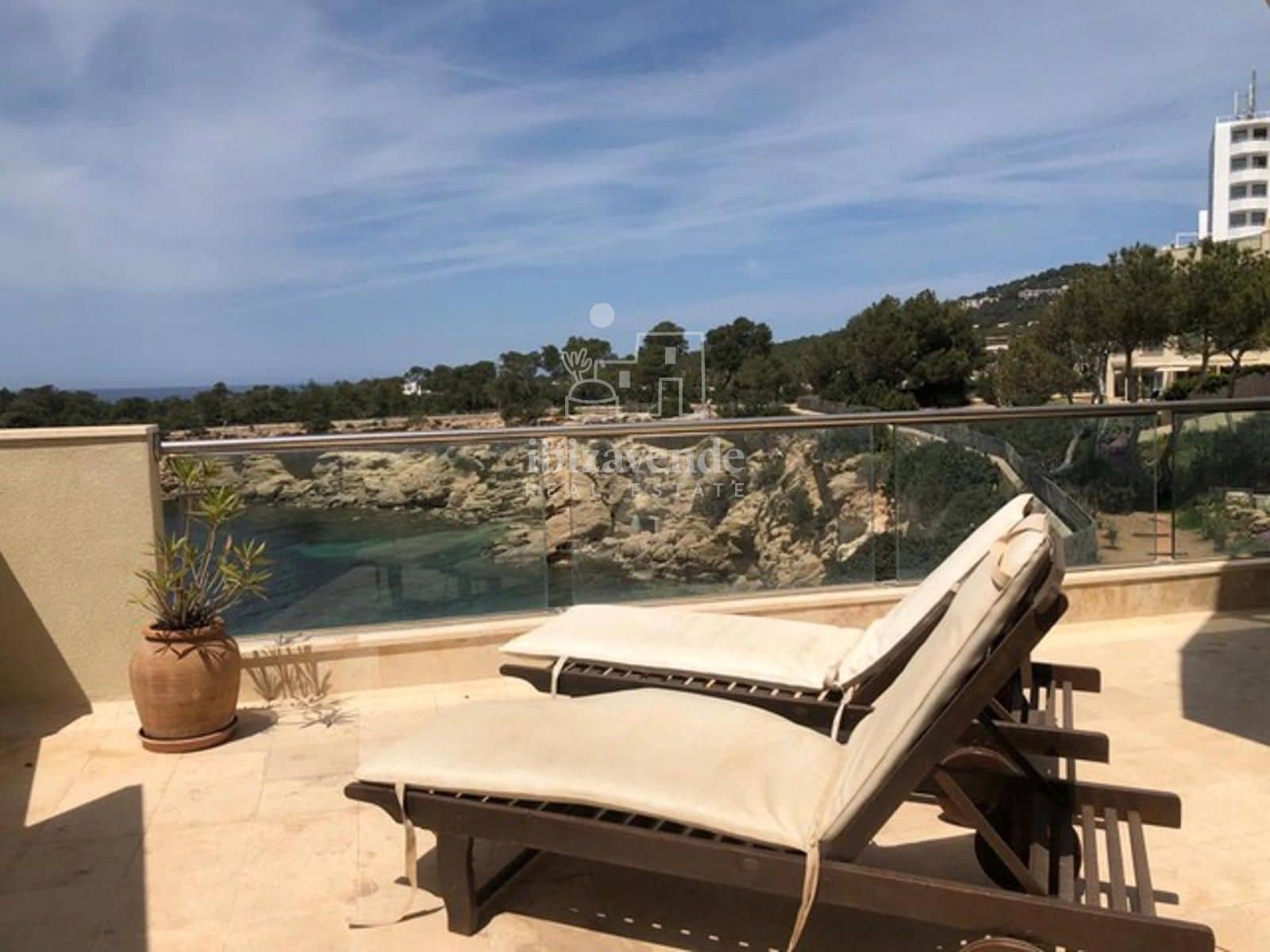 Appartement de 1 chambre à louer à Cala Gracio avec piscine garage - 3 000 € (Ref: 8946868)