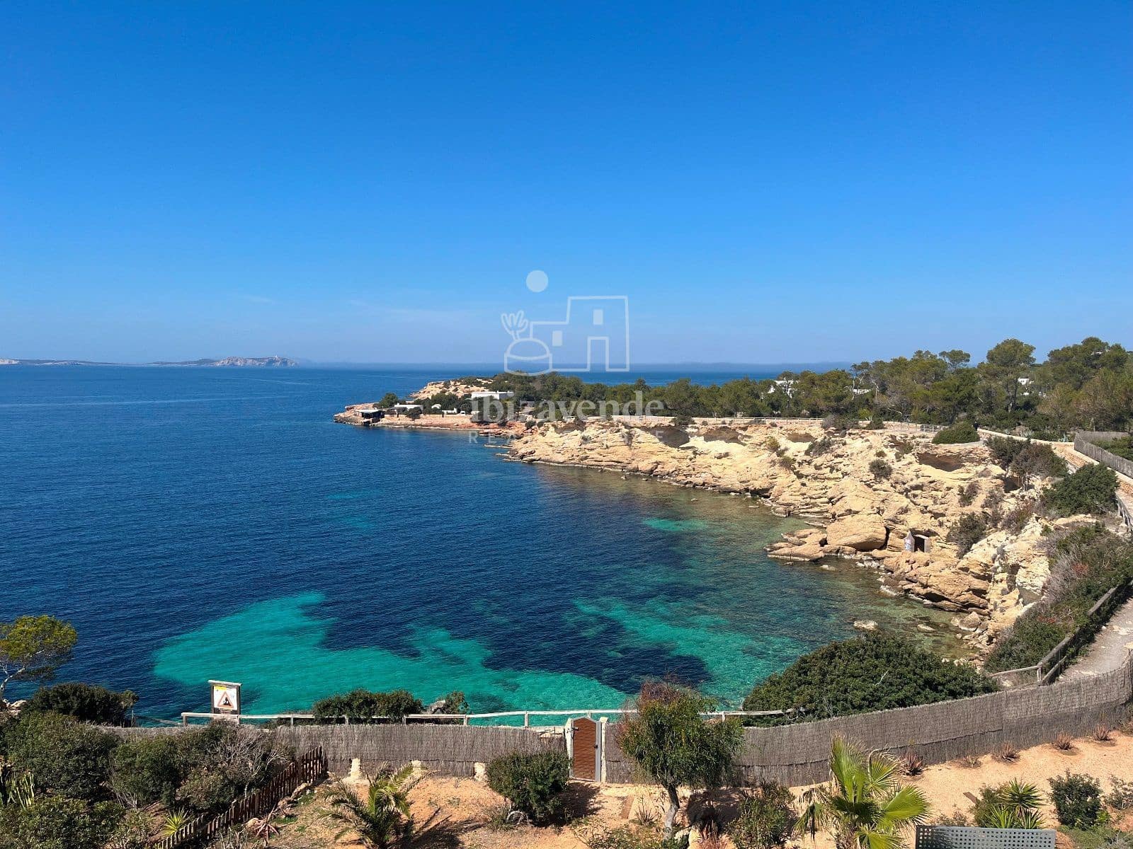 Appartement de 1 chambre à louer à Cala Gracio avec piscine garage - 3 000 € (Ref: 8946868)
