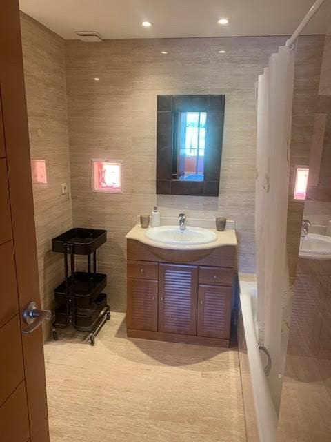 2 soveværelse Lejlighed til leje i Roca Llisa med swimmingpool garage - € 1.500 (Ref: 8988735)