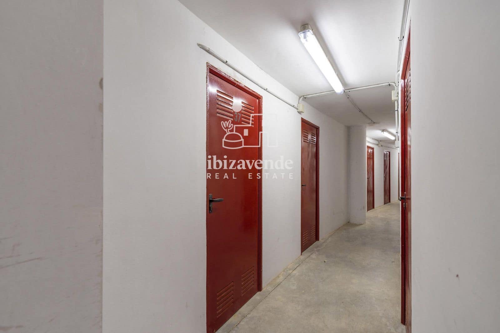 Appartement de 2 chambres à louer à Roca Llisa avec piscine garage - 2 000 € (Ref: 8988735)