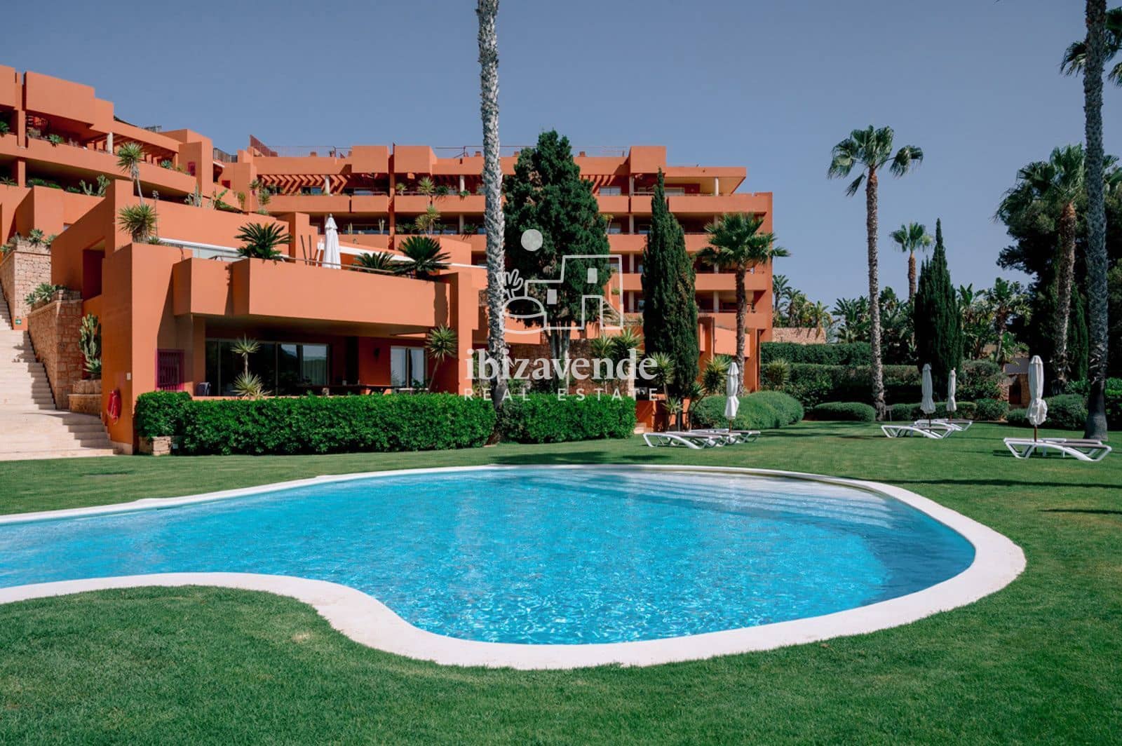Appartement de 2 chambres à louer à Roca Llisa avec piscine garage - 2 000 € (Ref: 8988735)