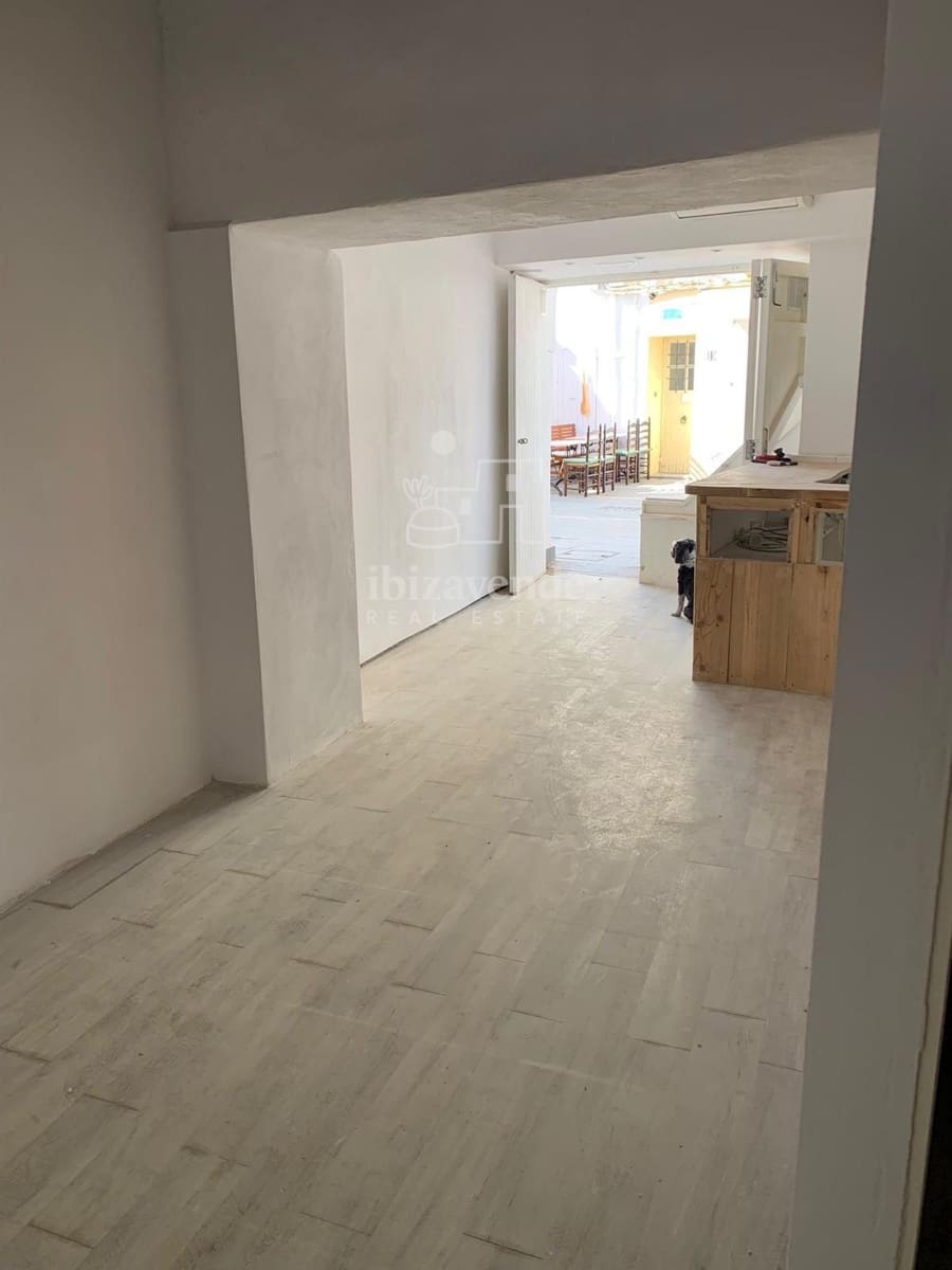 Erhverv til leje i Ibiza by - € 1.666 (Ref: 9035445)