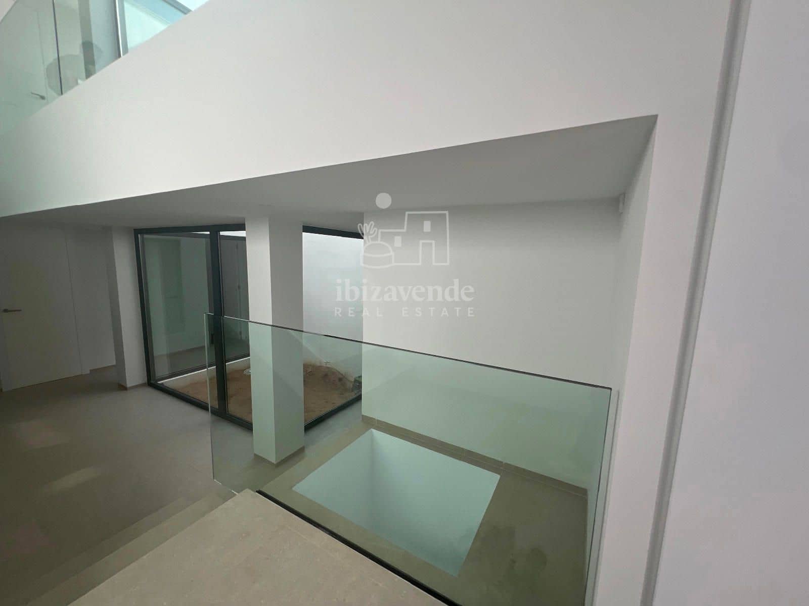 5 soveværelse Villa til leje i Santa Eulalia / Santa Eularia med swimmingpool garage - € 9.000 (Ref: 9035449)