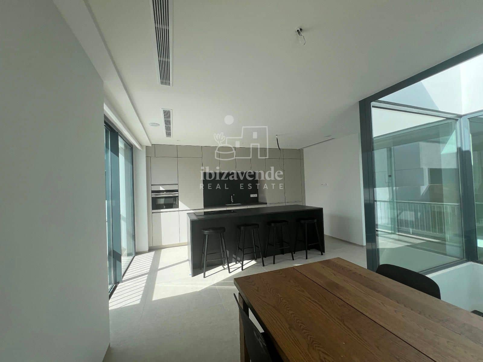 5 soveværelse Villa til leje i Santa Eulalia / Santa Eularia med swimmingpool garage - € 9.000 (Ref: 9035449)