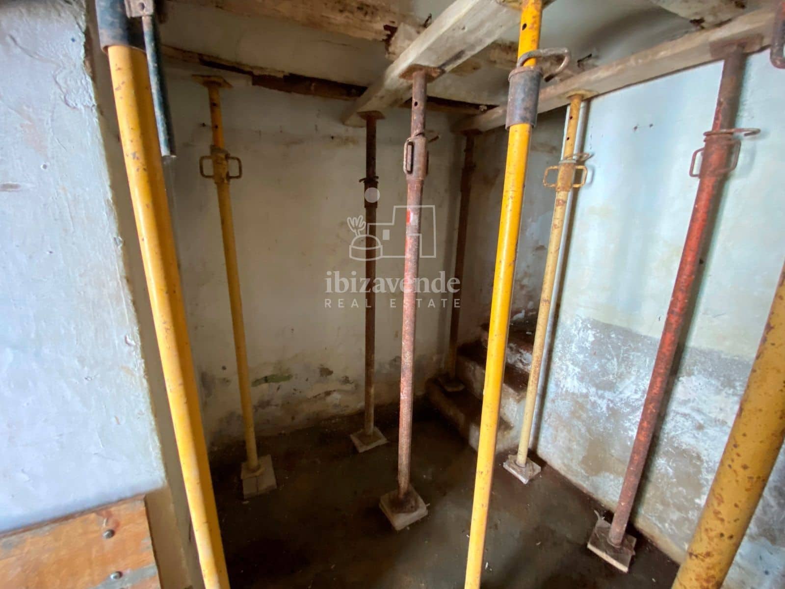 Commercieel te koop in Ibiza dorp - € 300.000 (Ref: 9041458)