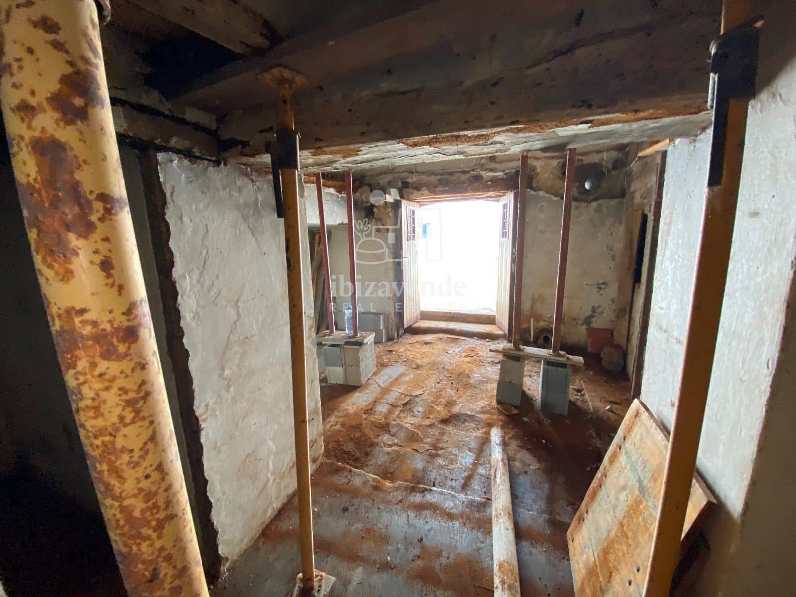 Commercieel te koop in Ibiza dorp - € 300.000 (Ref: 9041458)