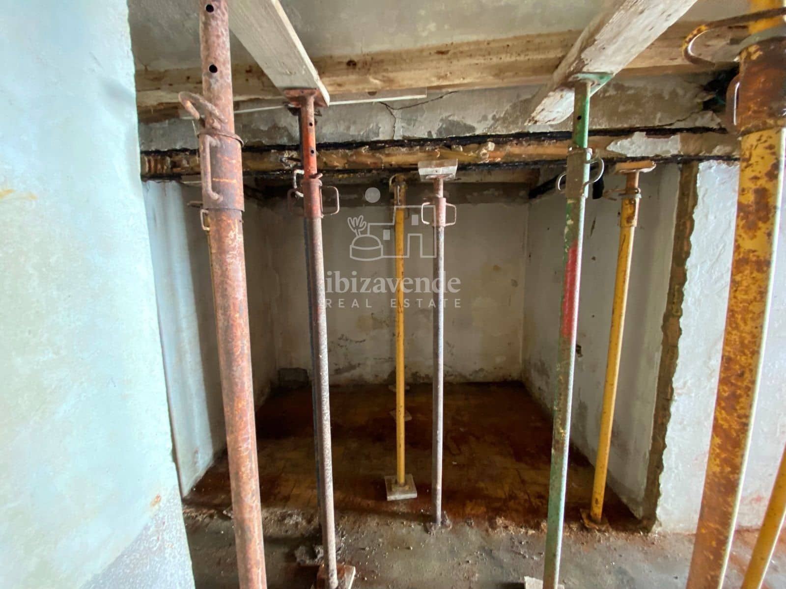 Commercieel te koop in Ibiza dorp - € 300.000 (Ref: 9041458)