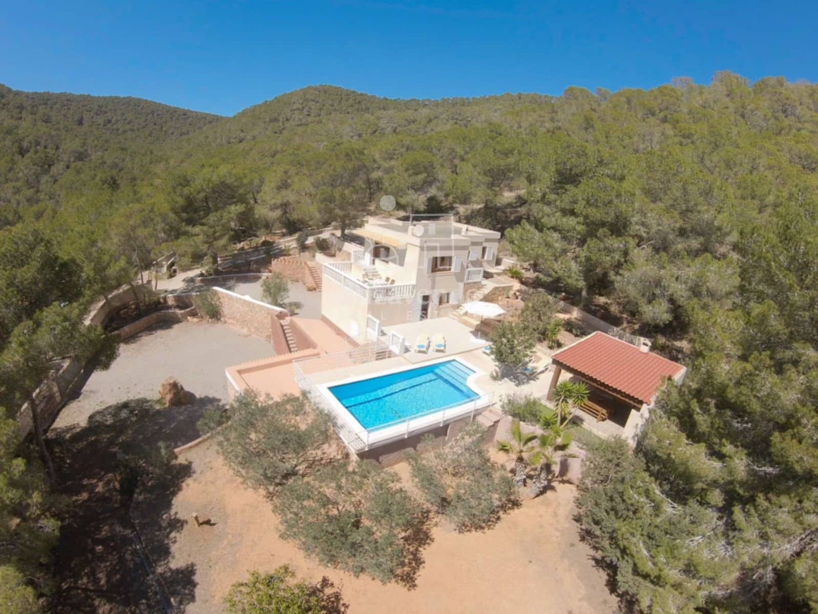 3 slaapkamer Villa te koop in Cala Jondal met zwembad - € 4.000.000 (Ref: 9041481)