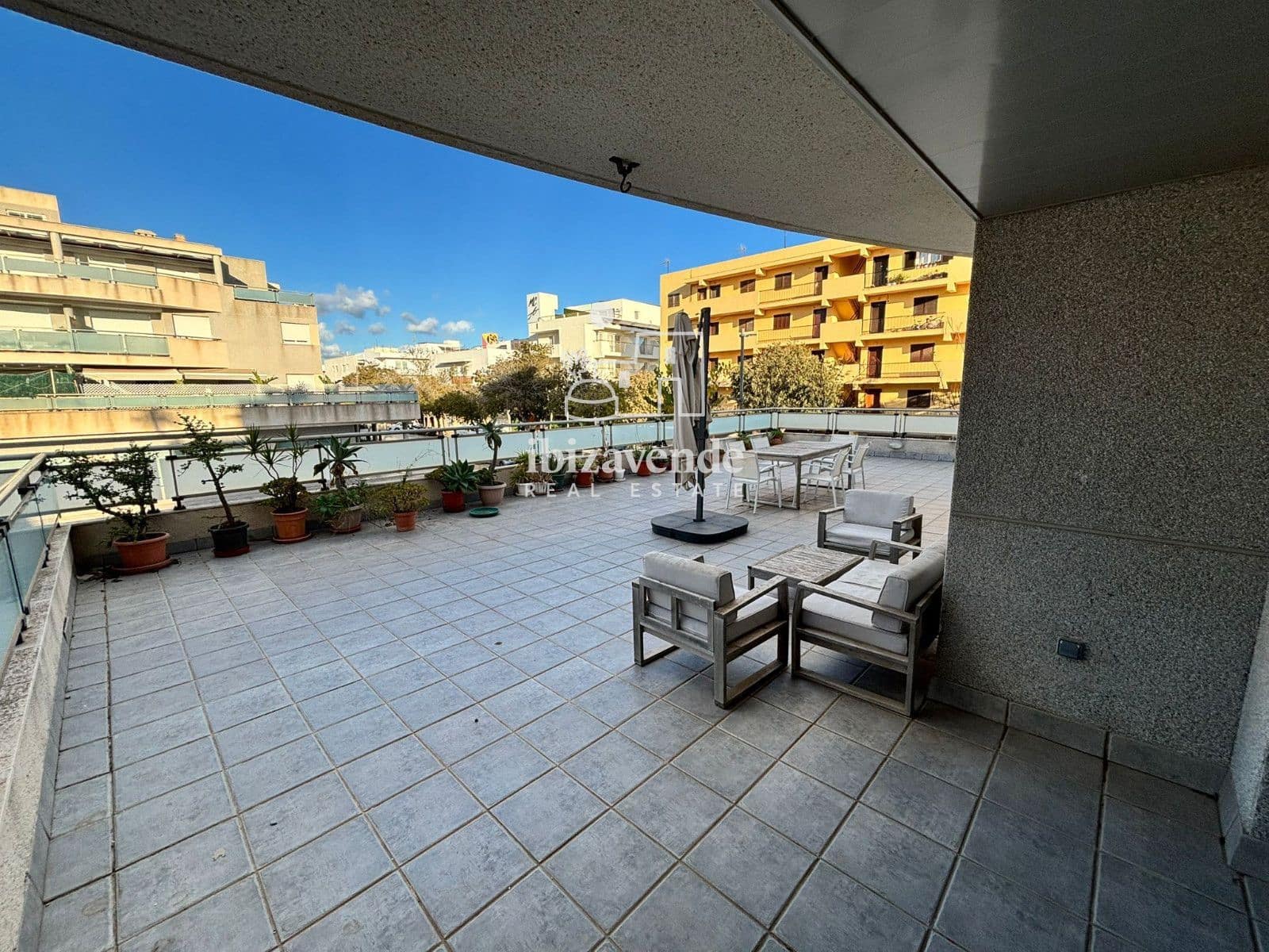 3 sovrum Lägenhet att hyra i Ibiza stad med pool garage - 2 000 € (Ref: 9041516)