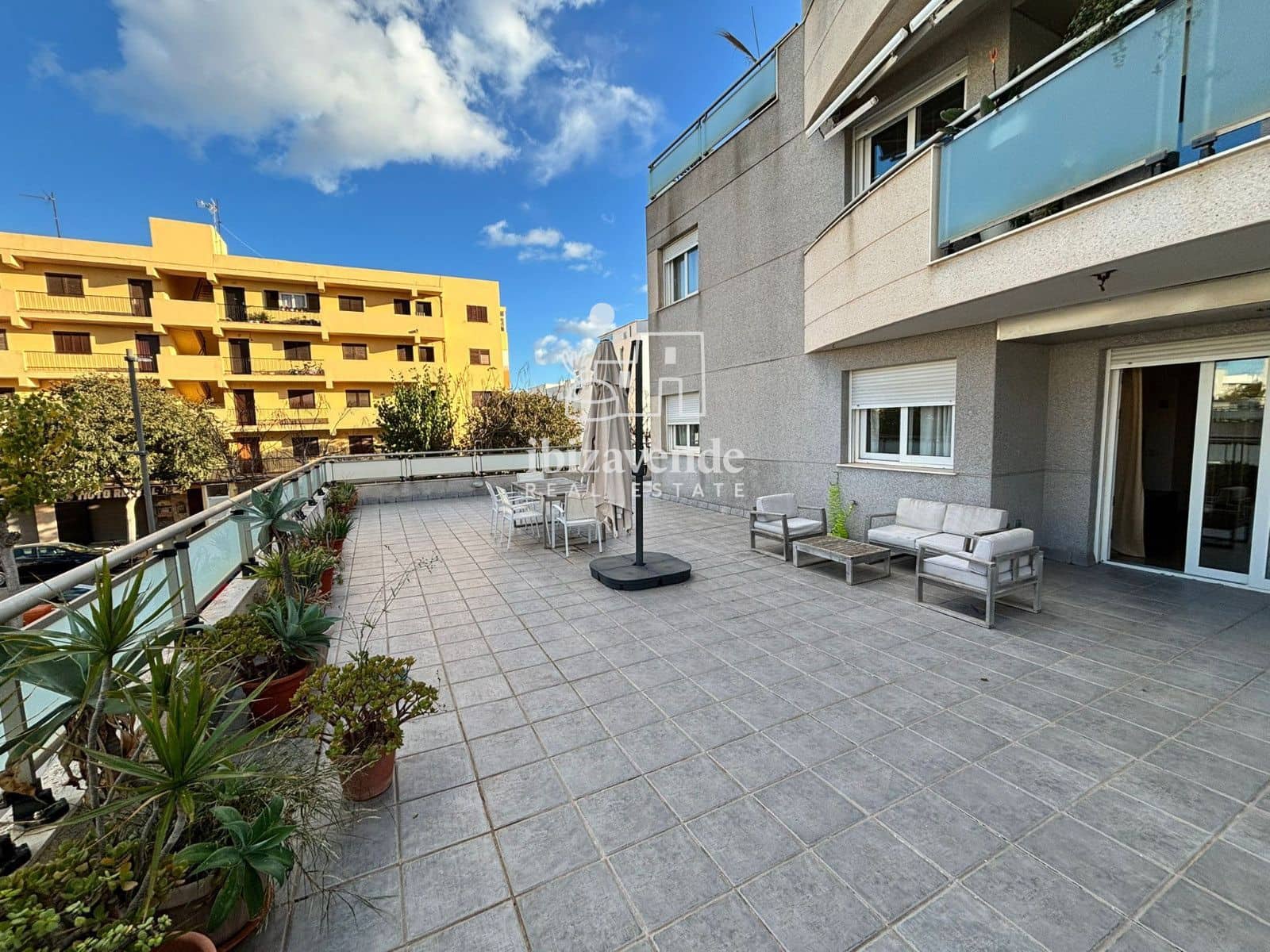 3 sovrum Lägenhet att hyra i Ibiza stad med pool garage - 2 000 € (Ref: 9041516)
