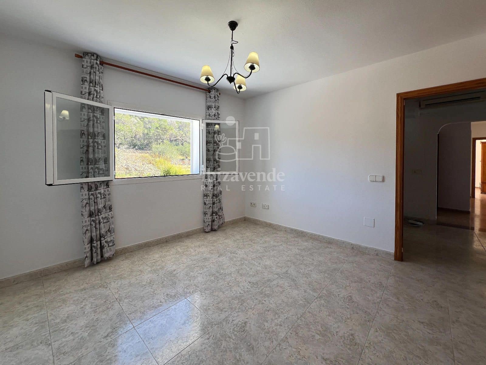3 soveværelse Villa til leje i Santa Eulalia / Santa Eularia med garage - € 2.700 (Ref: 9041519)