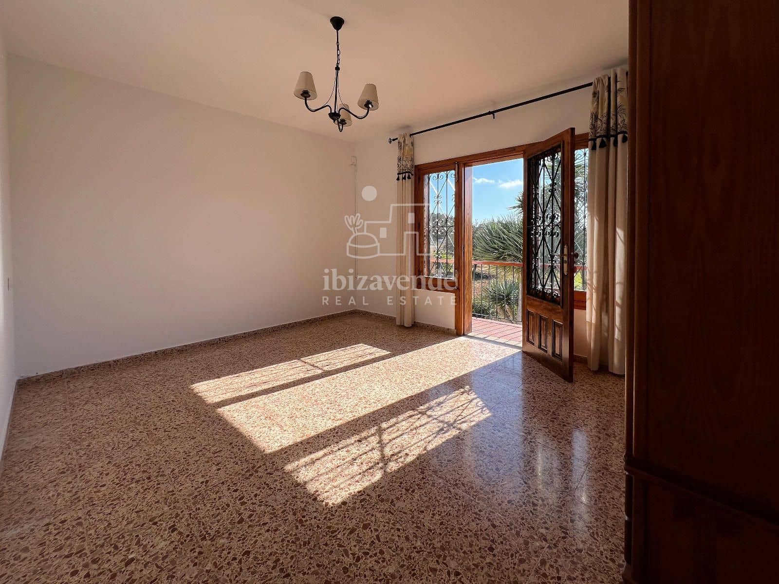 3 soveværelse Villa til leje i Santa Eulalia / Santa Eularia med garage - € 2.700 (Ref: 9041519)