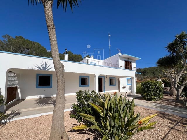 3 bedroom Villa for rent in Sant Carles de Peralta, Santa Eulalia / Santa Eularia with garage - € 2,700 (Ref: 9041519)