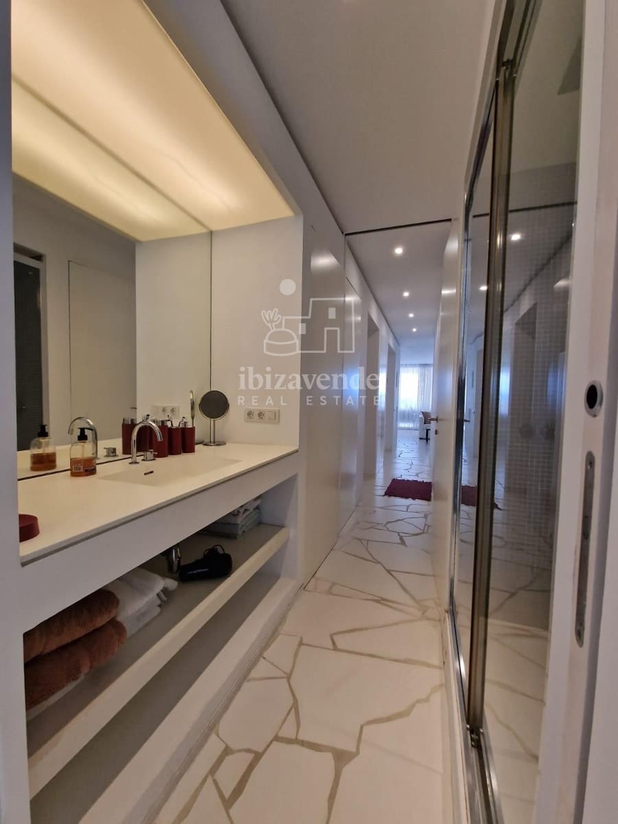 2 soverom Leilighet til salgs i Ibiza by med svømmebasseng garasje - € 1 250 000 (Ref: 9041524)