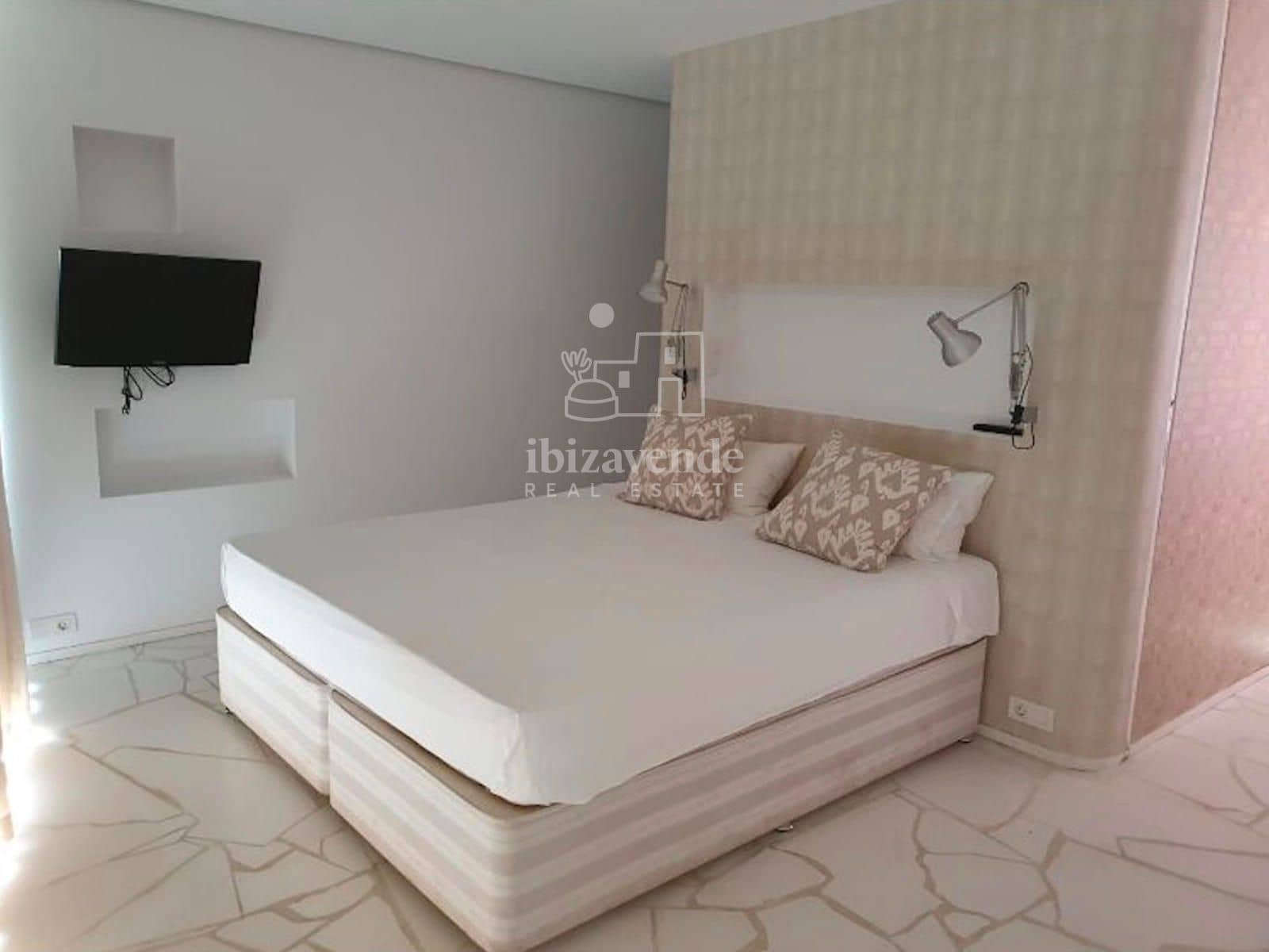 2 soverom Leilighet til salgs i Ibiza by med svømmebasseng garasje - € 1 250 000 (Ref: 9041524)