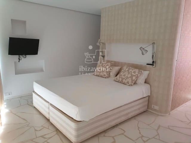 2 soverom Leilighet til salgs i Ibiza by med svømmebasseng garasje - € 1 250 000 (Ref: 9041524)