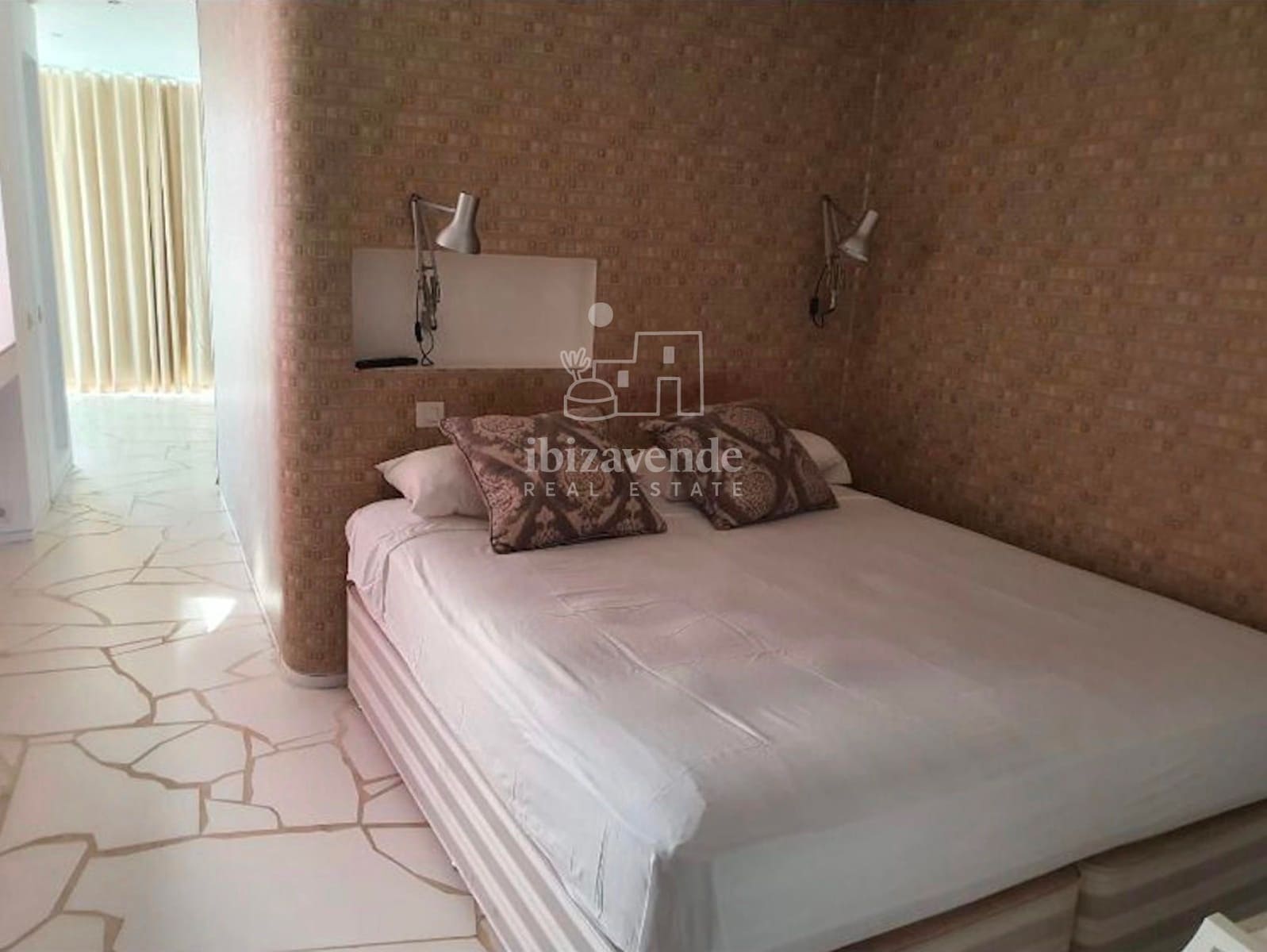 2 soverom Leilighet til salgs i Ibiza by med svømmebasseng garasje - € 1 250 000 (Ref: 9041524)