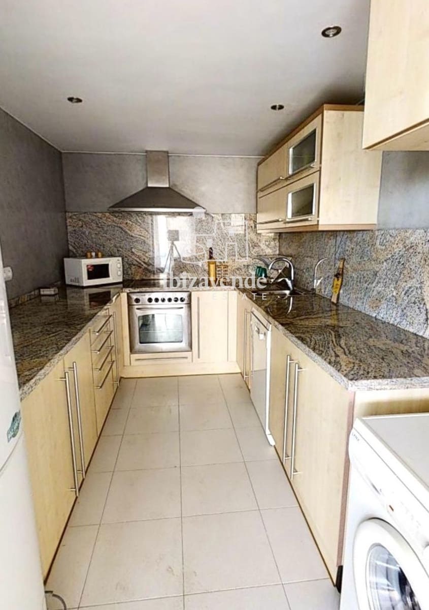3 slaapkamer Flat te huur in Ibiza dorp met zwembad - € 2.500 (Ref: 9041528)