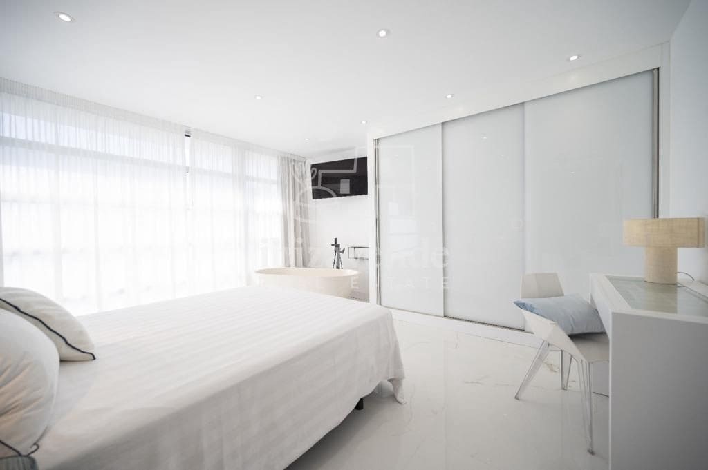 3 soverom Penthouse til salgs i Illa Plana med svømmebasseng garasje - € 1 760 000 (Ref: 9041530)