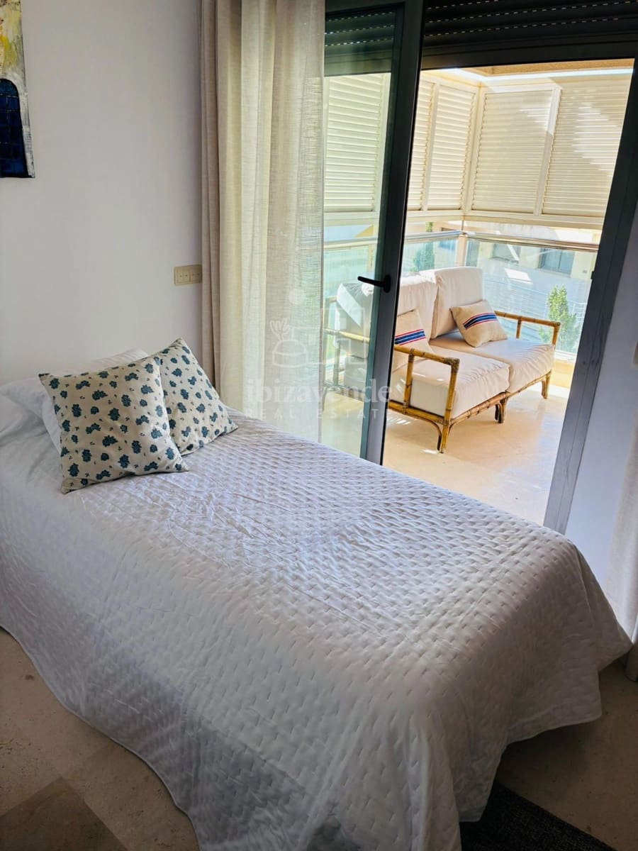 3 soverom Leilighet til leie i Cala Gracio med svømmebasseng garasje - € 2 500 (Ref: 9041561)