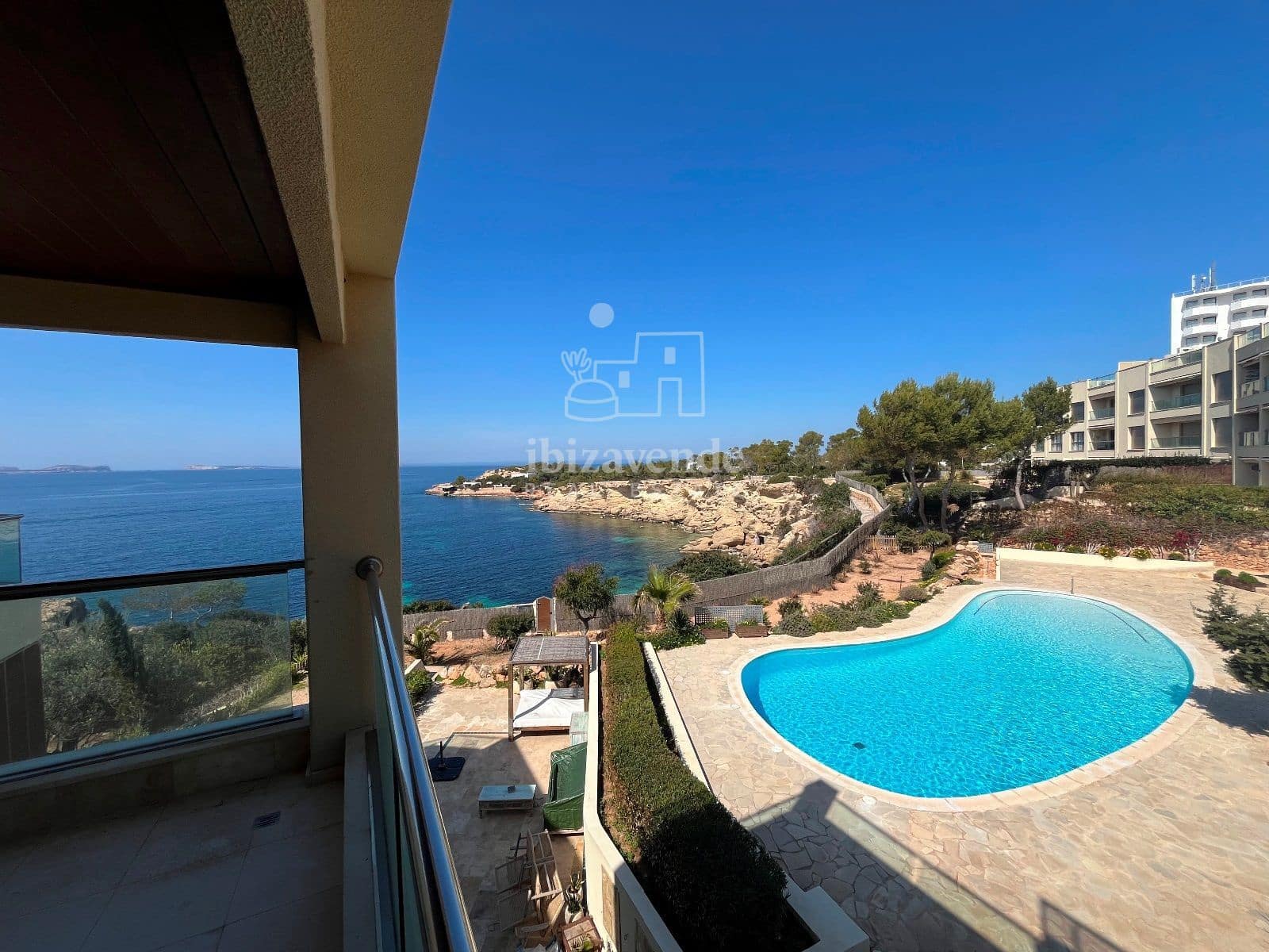 3 soverom Leilighet til leie i Cala Gracio med svømmebasseng garasje - € 2 500 (Ref: 9041561)