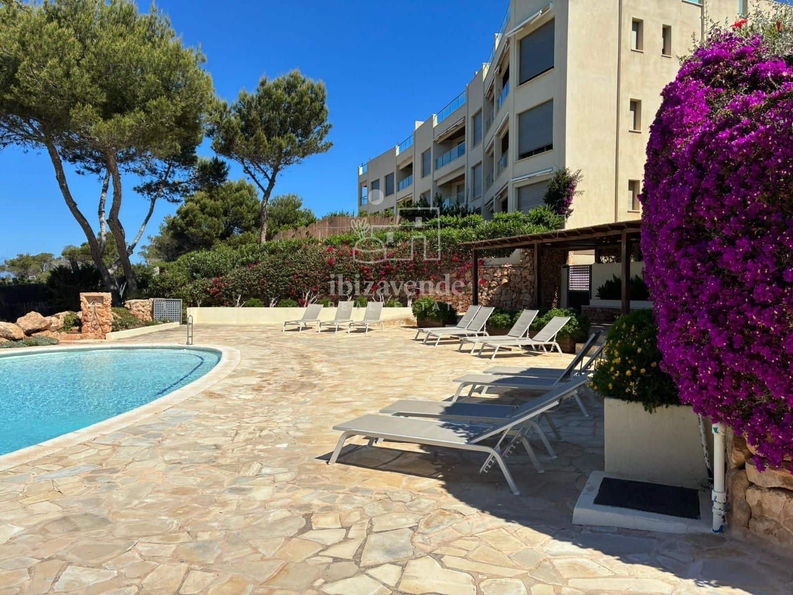 3 soverom Leilighet til leie i Cala Gracio med svømmebasseng garasje - € 2 500 (Ref: 9041561)