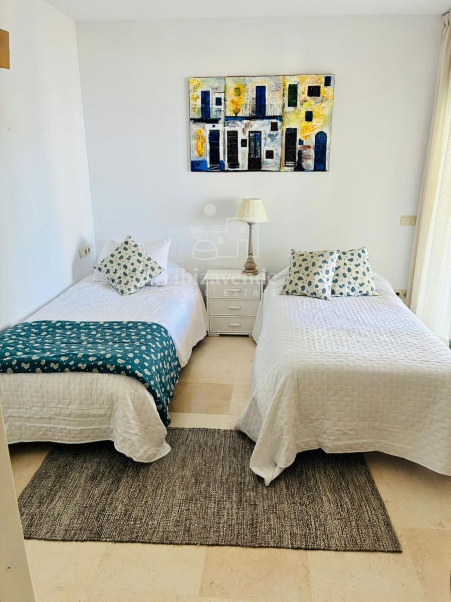 3 soverom Leilighet til leie i Cala Gracio med svømmebasseng garasje - € 2 500 (Ref: 9041561)