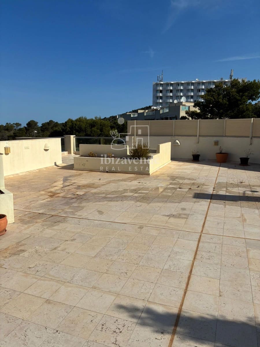 3 soverom Leilighet til leie i Cala Gracio med svømmebasseng garasje - € 2 500 (Ref: 9041561)