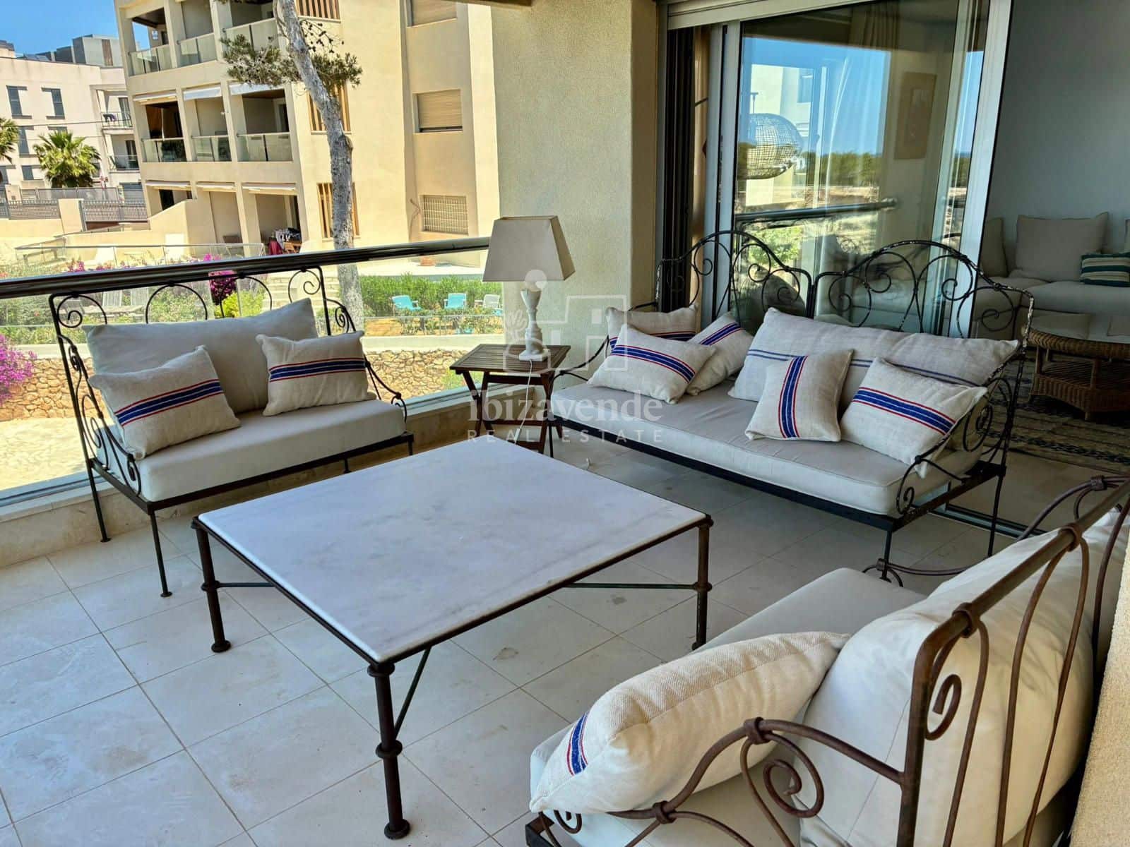 3 soverom Leilighet til leie i Cala Gracio med svømmebasseng garasje - € 2 500 (Ref: 9041561)