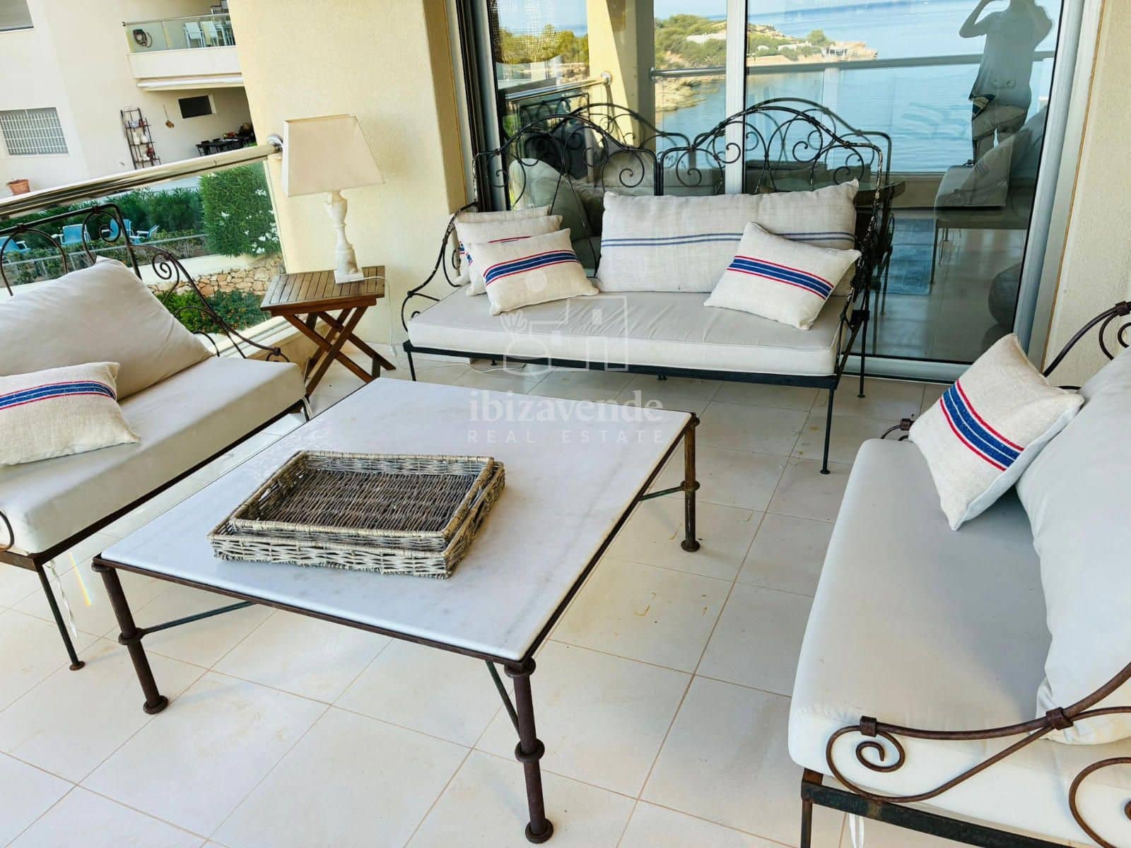 3 soverom Leilighet til leie i Cala Gracio med svømmebasseng garasje - € 2 500 (Ref: 9041561)