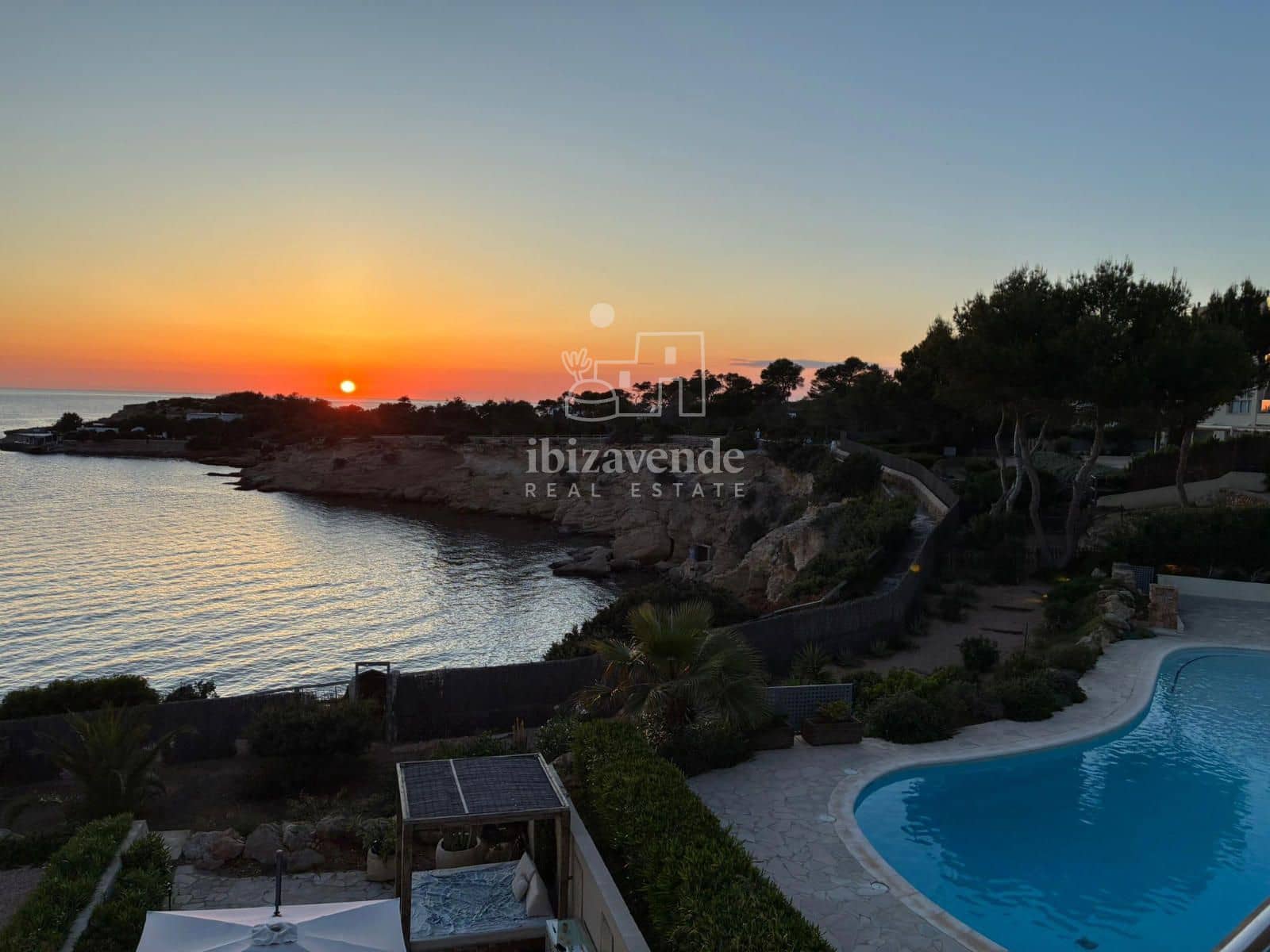 3 soverom Leilighet til leie i Cala Gracio med svømmebasseng garasje - € 2 500 (Ref: 9041561)