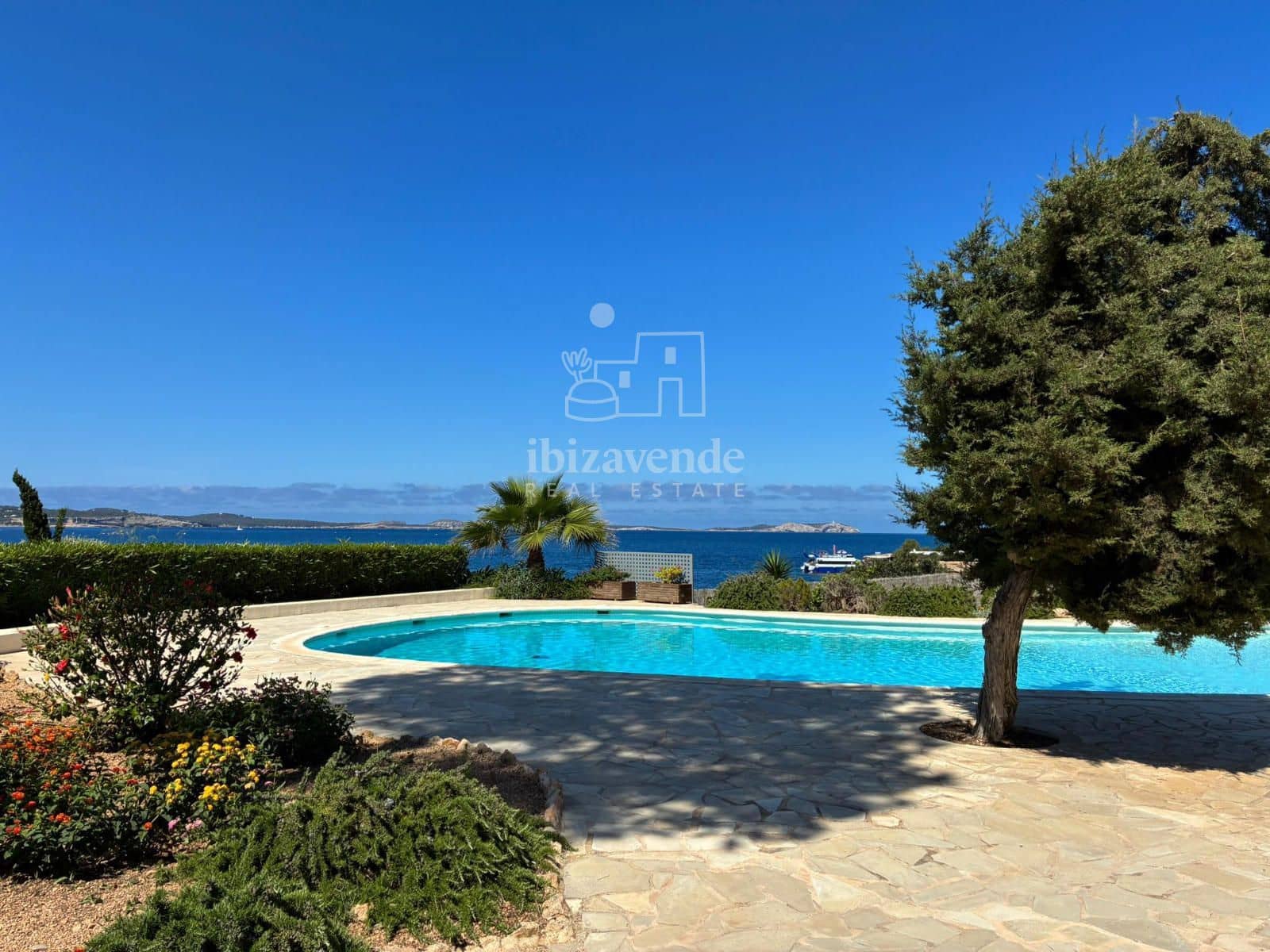 3 soverom Leilighet til leie i Cala Gracio med svømmebasseng garasje - € 2 500 (Ref: 9041561)