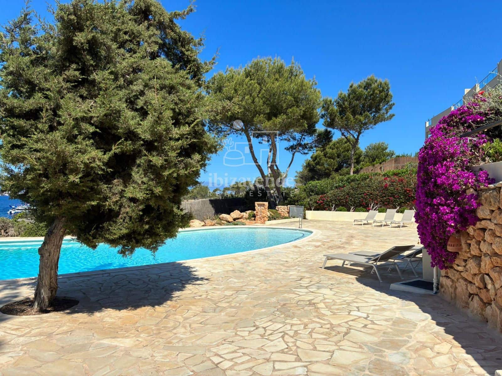 3 soverom Leilighet til leie i Cala Gracio med svømmebasseng garasje - € 2 500 (Ref: 9041561)