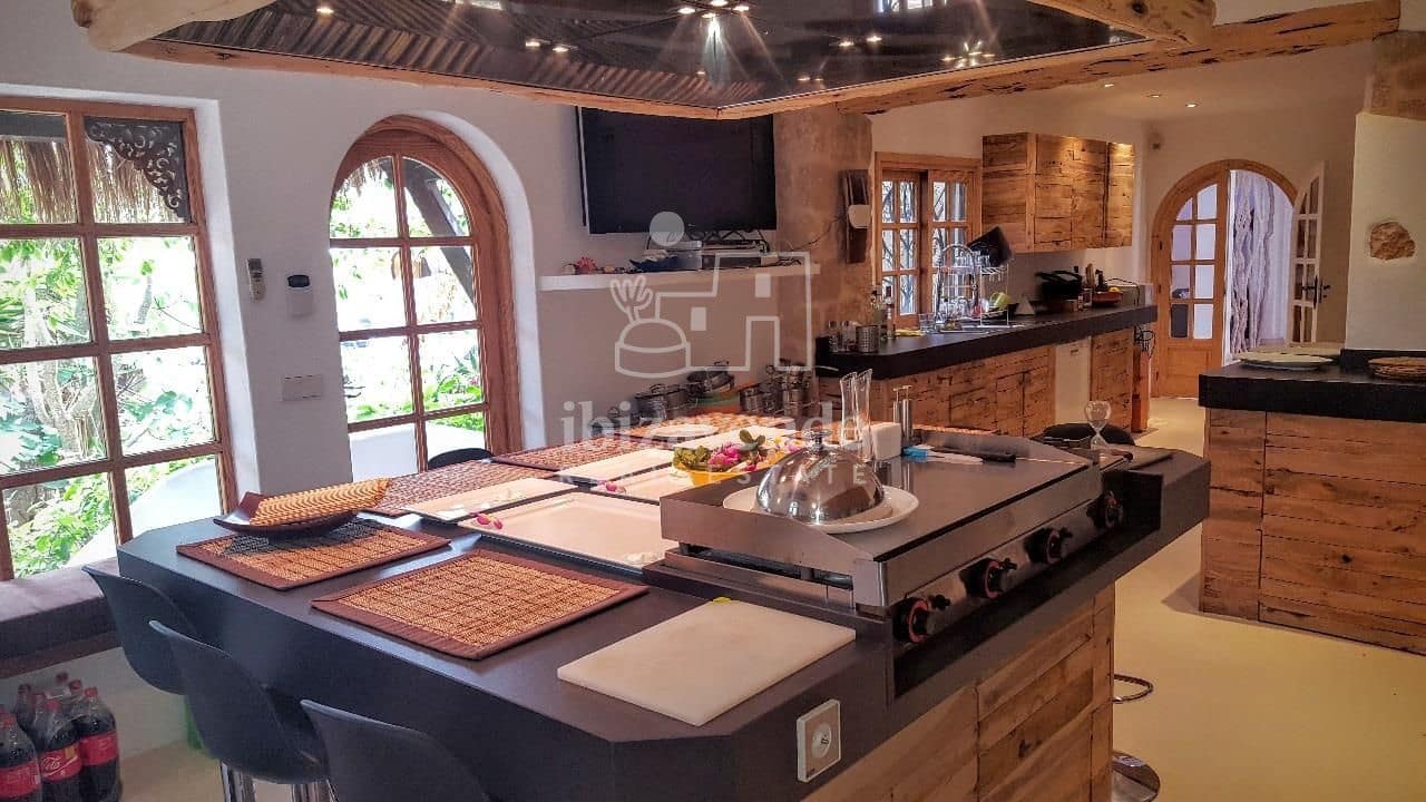 14 soverom Villa til salgs i Nuestra Senora de Jesus med svømmebasseng garasje - € 5 250 000 (Ref: 9041734)