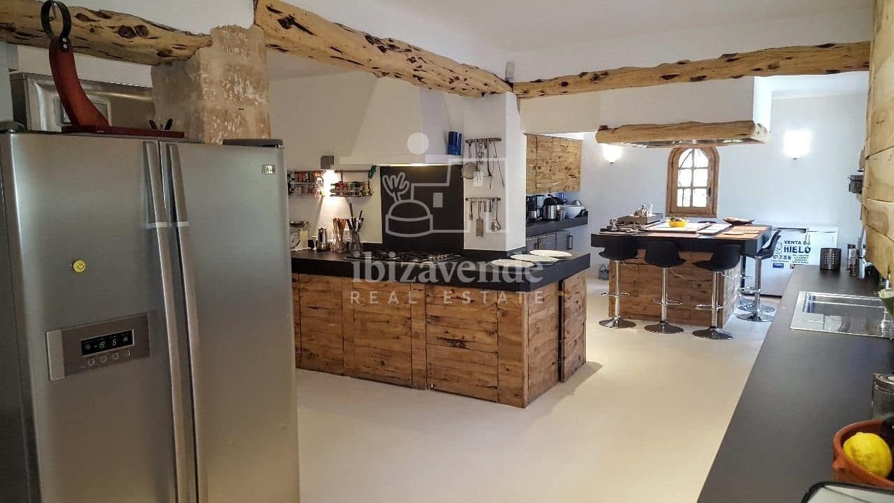 14 soverom Villa til salgs i Nuestra Senora de Jesus med svømmebasseng garasje - € 5 250 000 (Ref: 9041734)