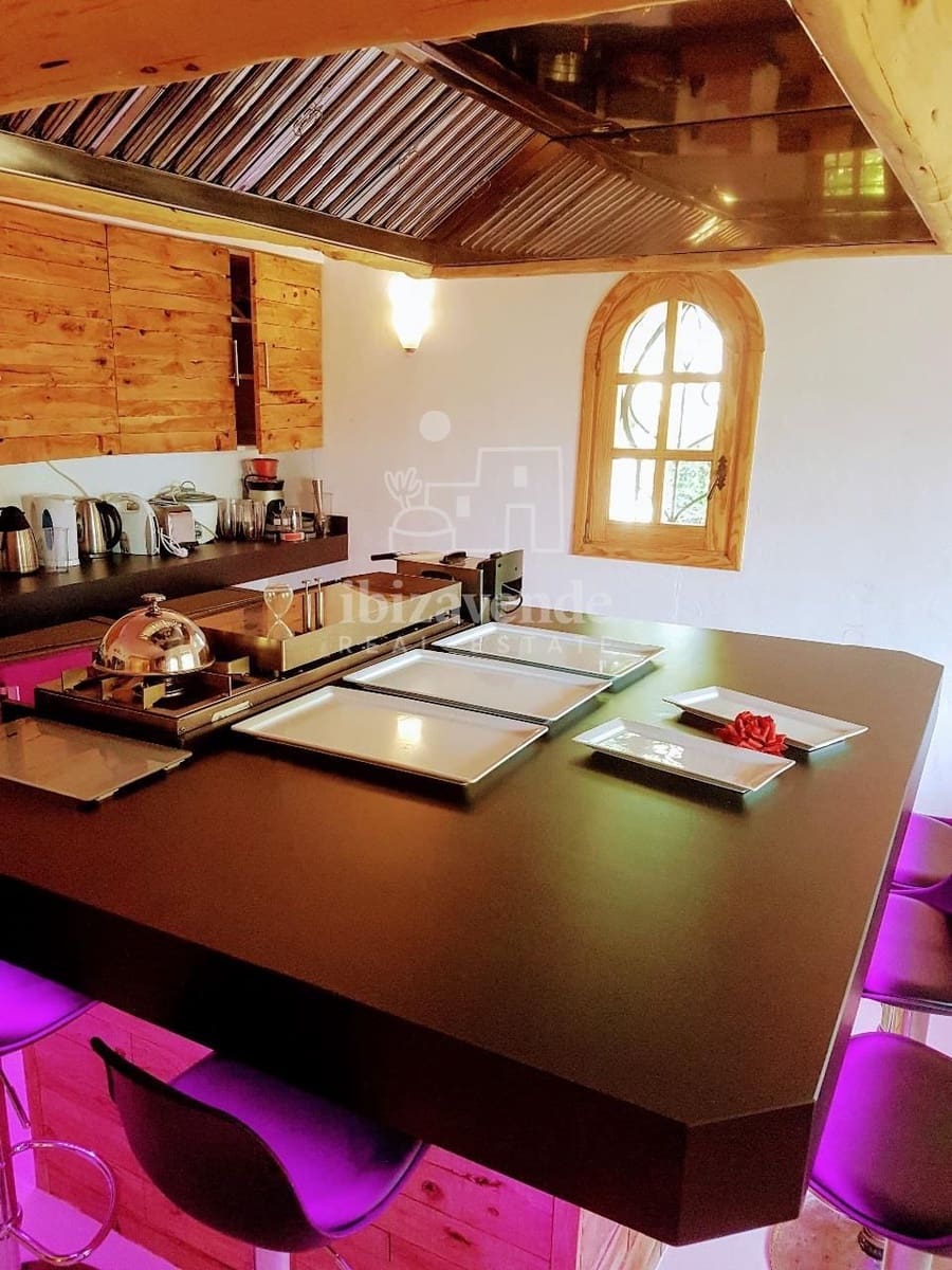 14 soverom Villa til salgs i Nuestra Senora de Jesus med svømmebasseng garasje - € 5 250 000 (Ref: 9041734)