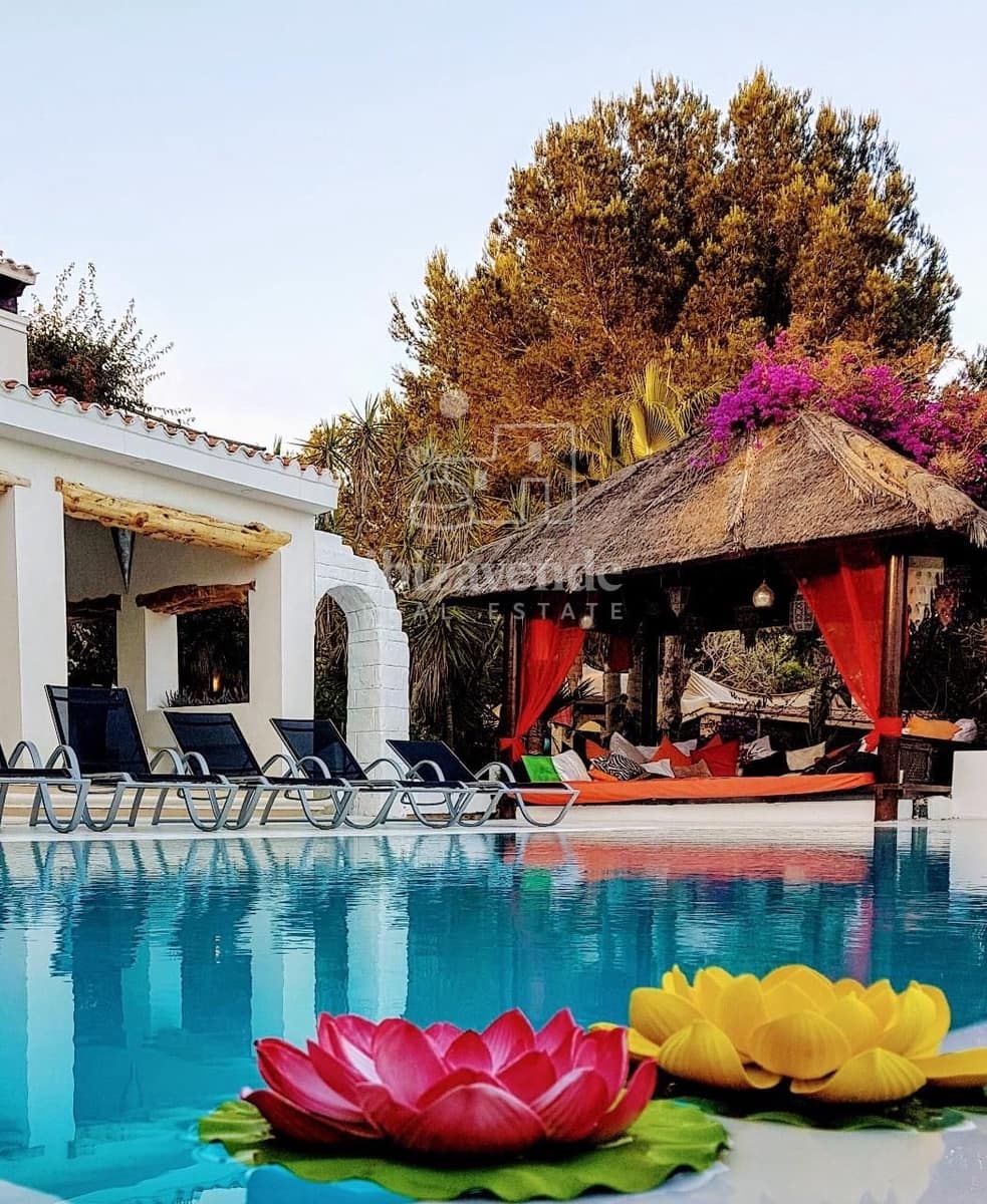 14 soverom Villa til salgs i Nuestra Senora de Jesus med svømmebasseng garasje - € 5 250 000 (Ref: 9041734)