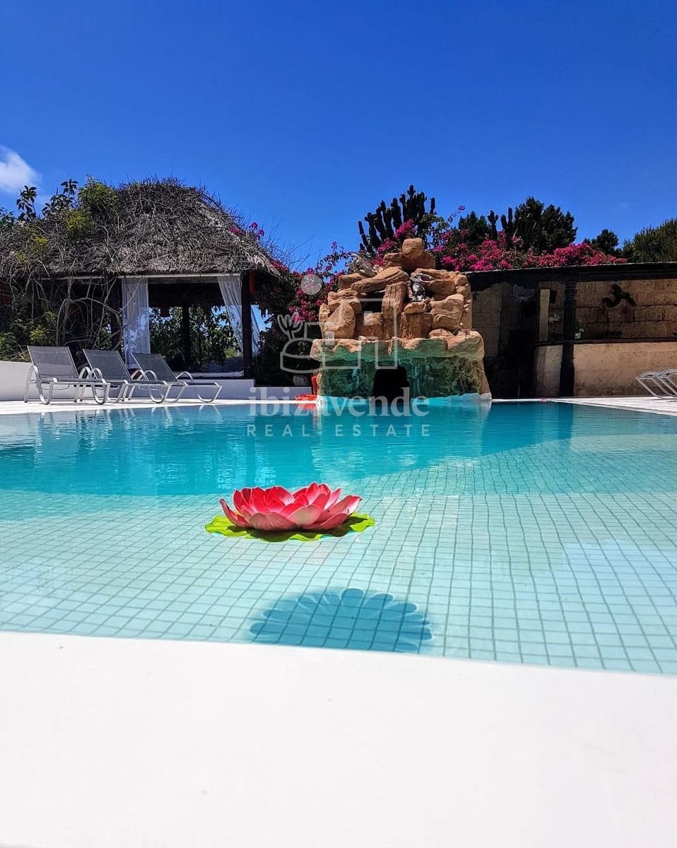 14 soverom Villa til salgs i Nuestra Senora de Jesus med svømmebasseng garasje - € 5 250 000 (Ref: 9041734)