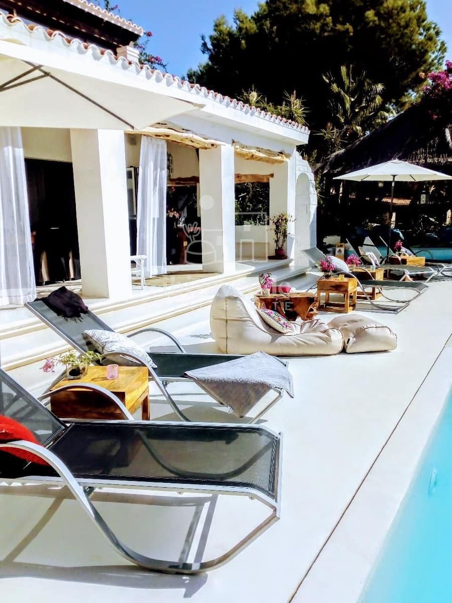 14 soverom Villa til salgs i Nuestra Senora de Jesus med svømmebasseng garasje - € 5 250 000 (Ref: 9041734)