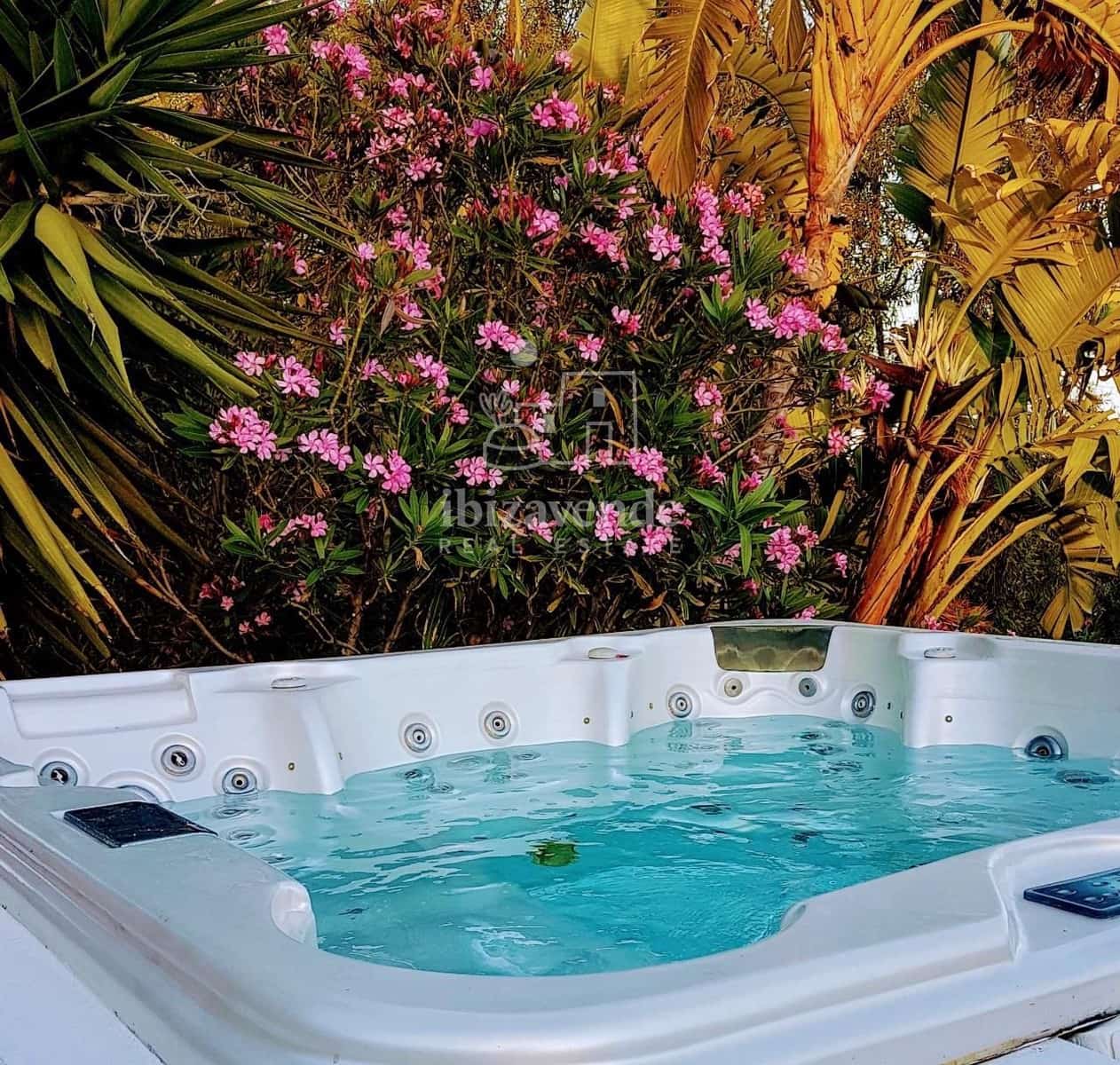 14 soverom Villa til salgs i Nuestra Senora de Jesus med svømmebasseng garasje - € 5 250 000 (Ref: 9041734)