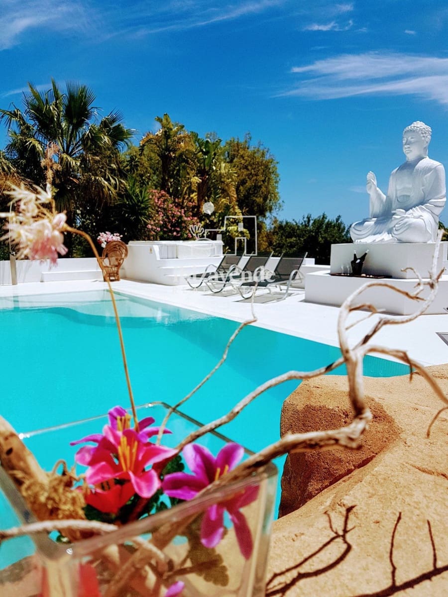 14 soverom Villa til salgs i Nuestra Senora de Jesus med svømmebasseng garasje - € 5 250 000 (Ref: 9041734)