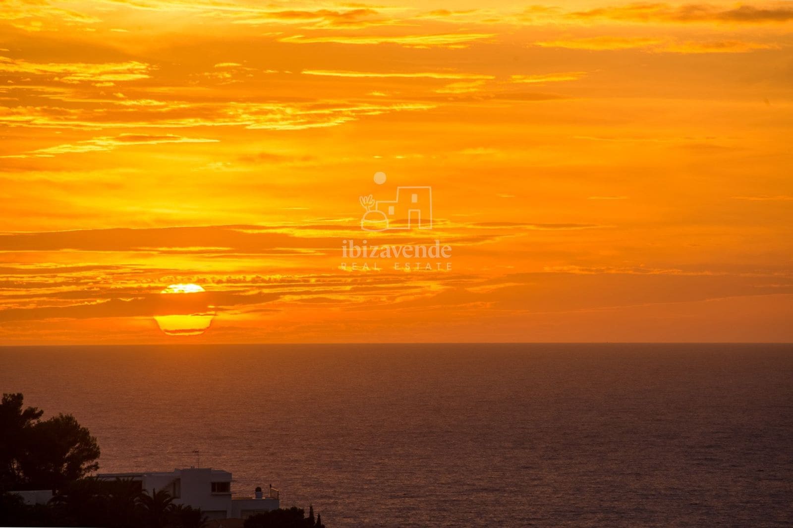 4 bedroom Townhouse for sale in Cala Moli with pool garage - € 1,450,000 (Ref: 9041735)