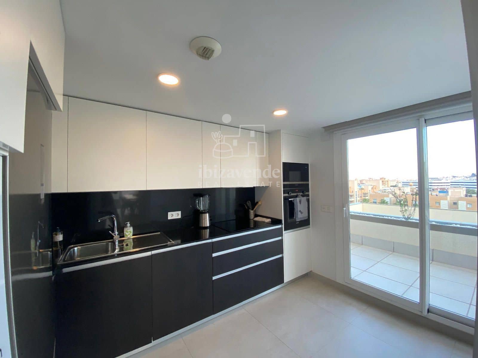 3 makuuhuone Asunto vuokrattavana paikassa Ibiza kaupunki mukana uima-altaan 
autotalli - 6 000 € (Ref: 9041736)