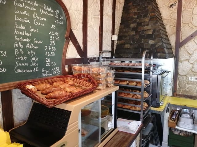 Commercieel te huur in Nuestra Señora de Jesus, Santa Eulalia / Santa Eularia - € 1.200 (Ref: 9041743)