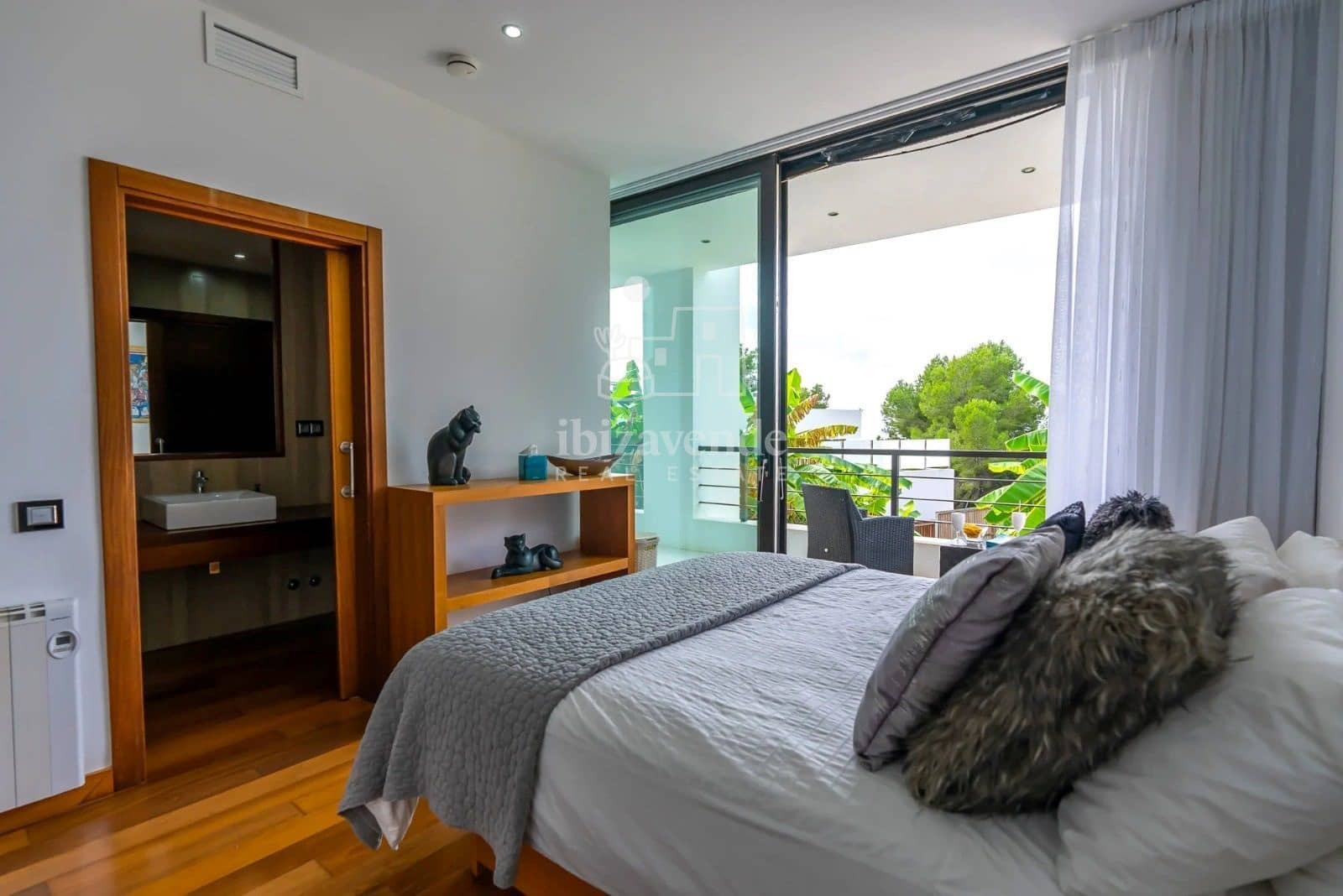 6 bedroom Villa for sale in Santa Eulalia / Santa Eularia with pool garage - € 3,990,000 (Ref: 9041745)