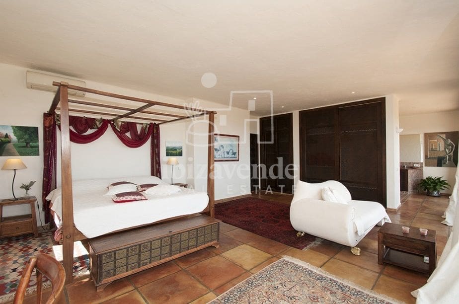 6 bedroom Villa for sale in Santa Eulalia / Santa Eularia with pool garage - € 12,000,000 (Ref: 9041753)